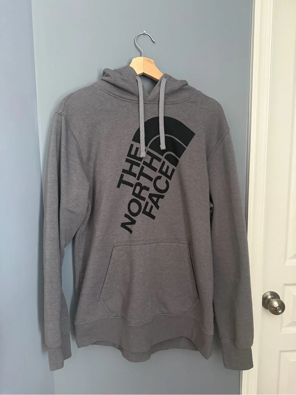 The North Face Men's Gray Logo Pullover Hoodie
